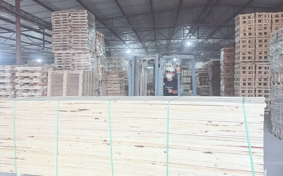 Lô pallet gỗ trong xưởng Thịnh Thiên Huy